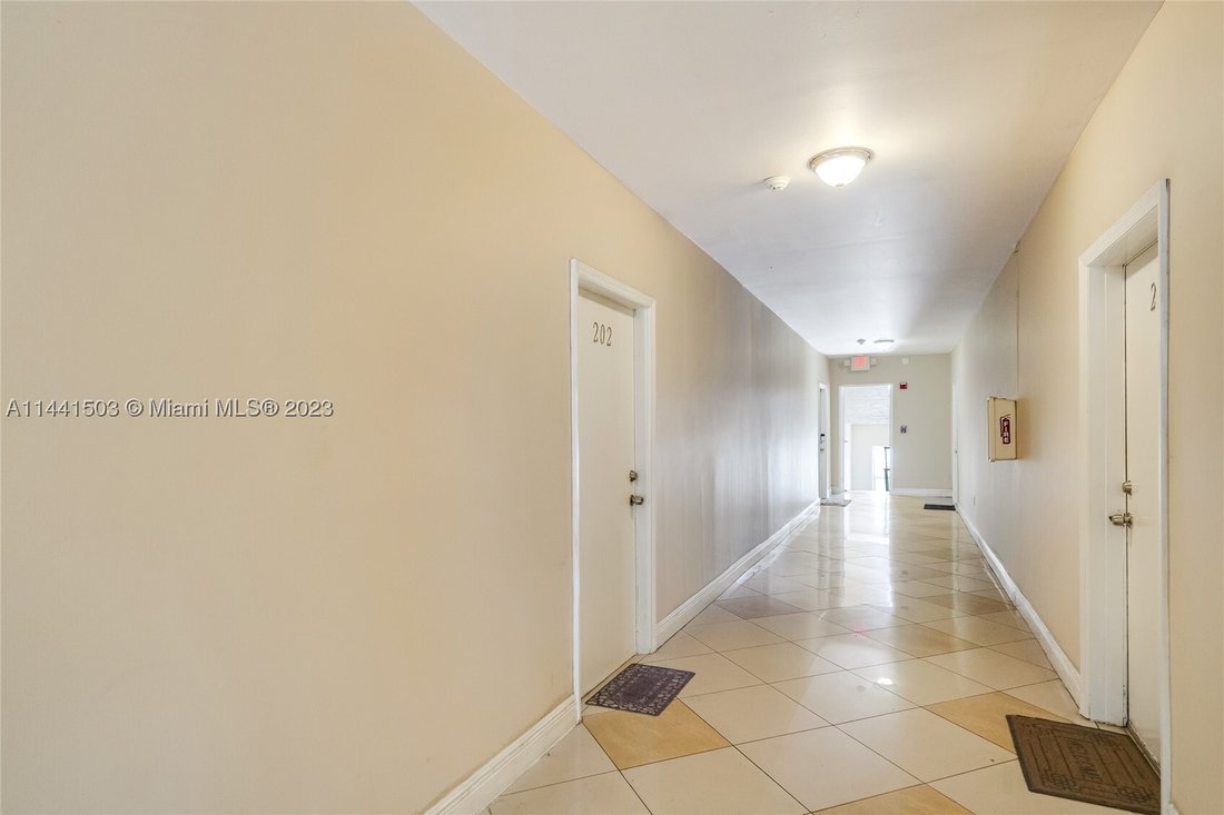 Miami, Florida, United States 4 - 16639111