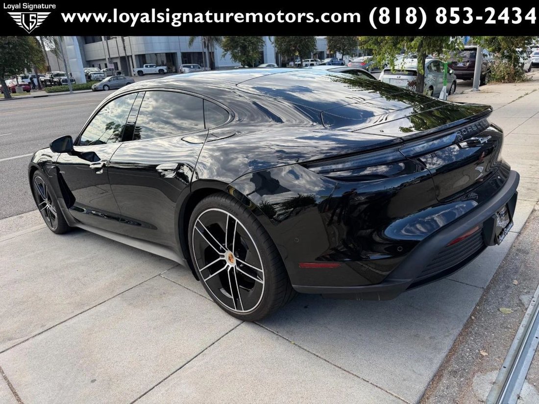 Sedan in Van Nuys, CA, United States 5 - 18262721