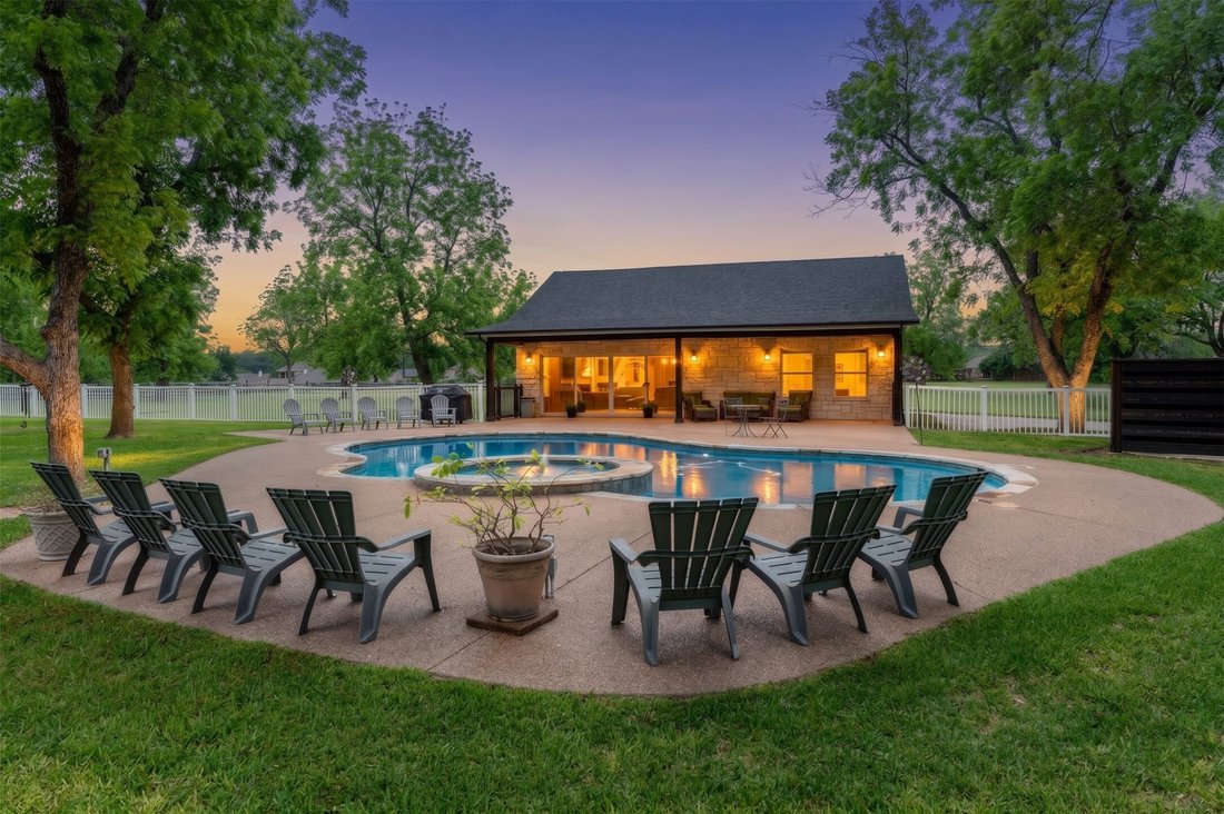 House in Granbury, Texas, United States 1 - 17859598