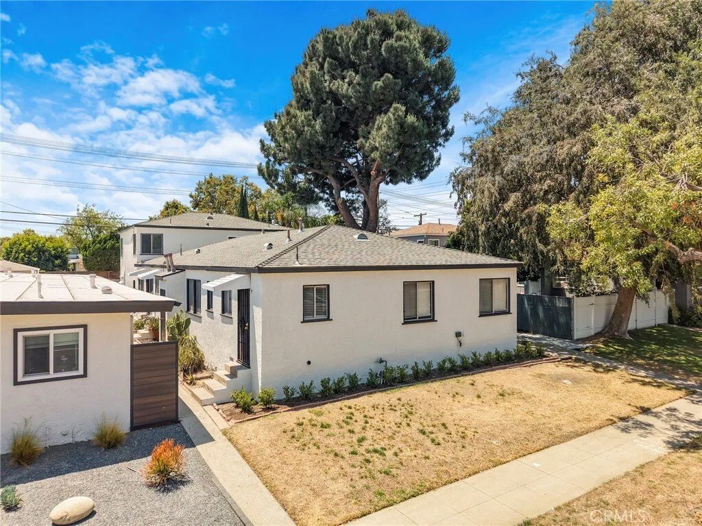 Burbank, California, United States 5 - 18260624