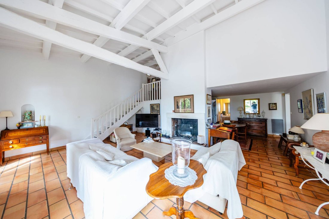 Estate in Gordes, Provence-Alpes-Côte d'Azur, France 3 - 18261353