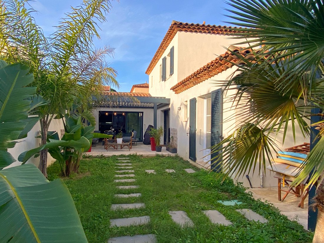 House in Ville-Les Saquedes-Le Bouillonnet, Sainte-Maxime, France 2 - 18266058