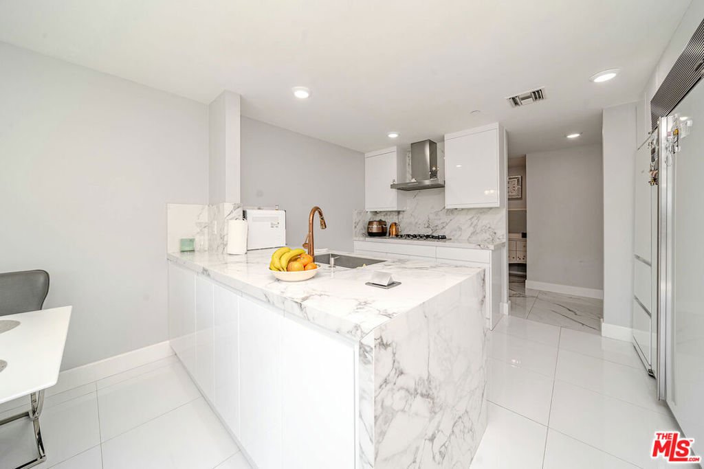 Condo in Los Angeles, California, United States 5 - 18263682