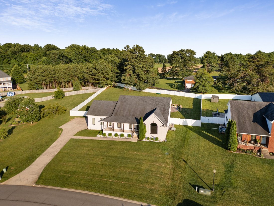 House in Springfield, Tennessee, United States 4 - 18226353