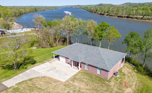 House in Clifton, Tennessee, United States 1
