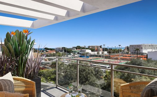 Penthouse in Fontmerle, Antibes, France 1