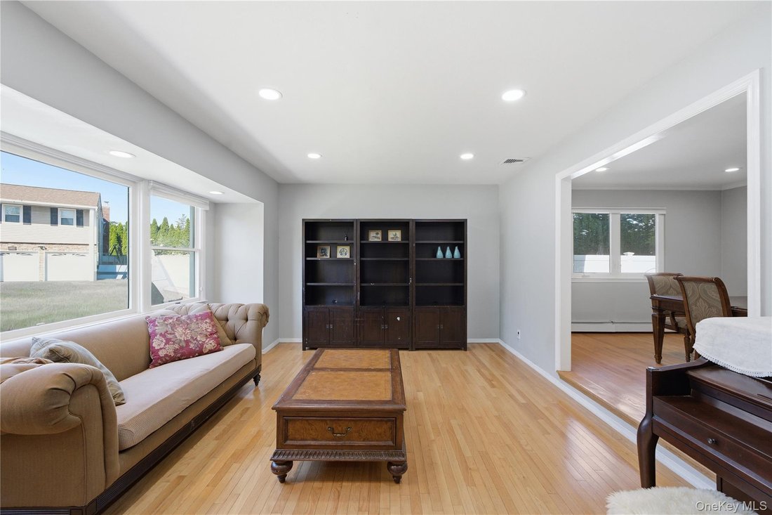House in Syosset, New York, United States 3 - 18260974