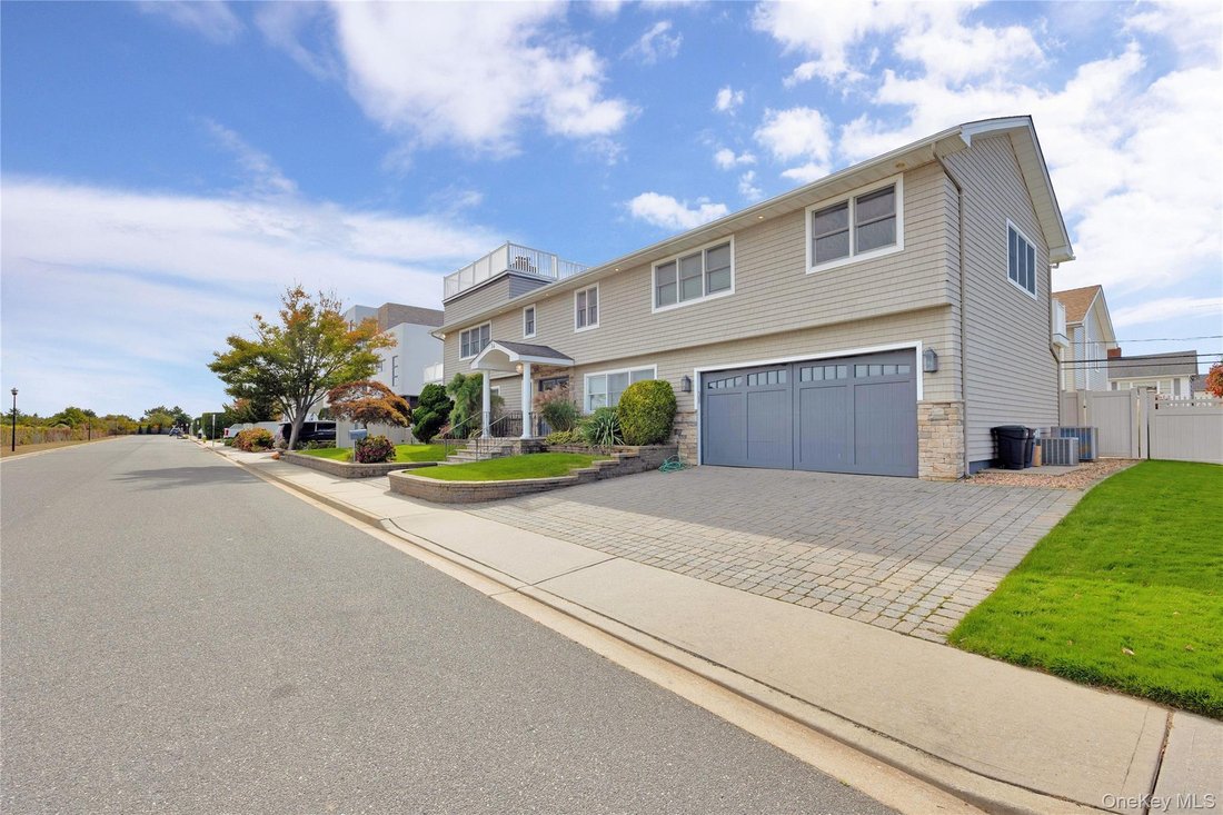 House in Long Beach, New York, United States 1 - 18260311