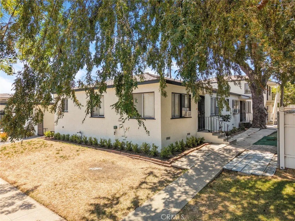 Burbank, California, United States 4 - 18260624
