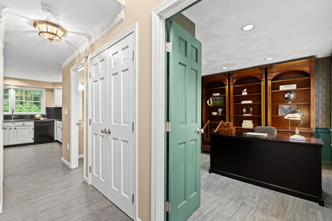 House in Saugus, Massachusetts, United States 5 - 18262406