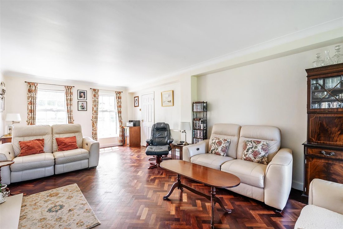 House in Hawks Hill, Fetcham, England 4 - 18260321