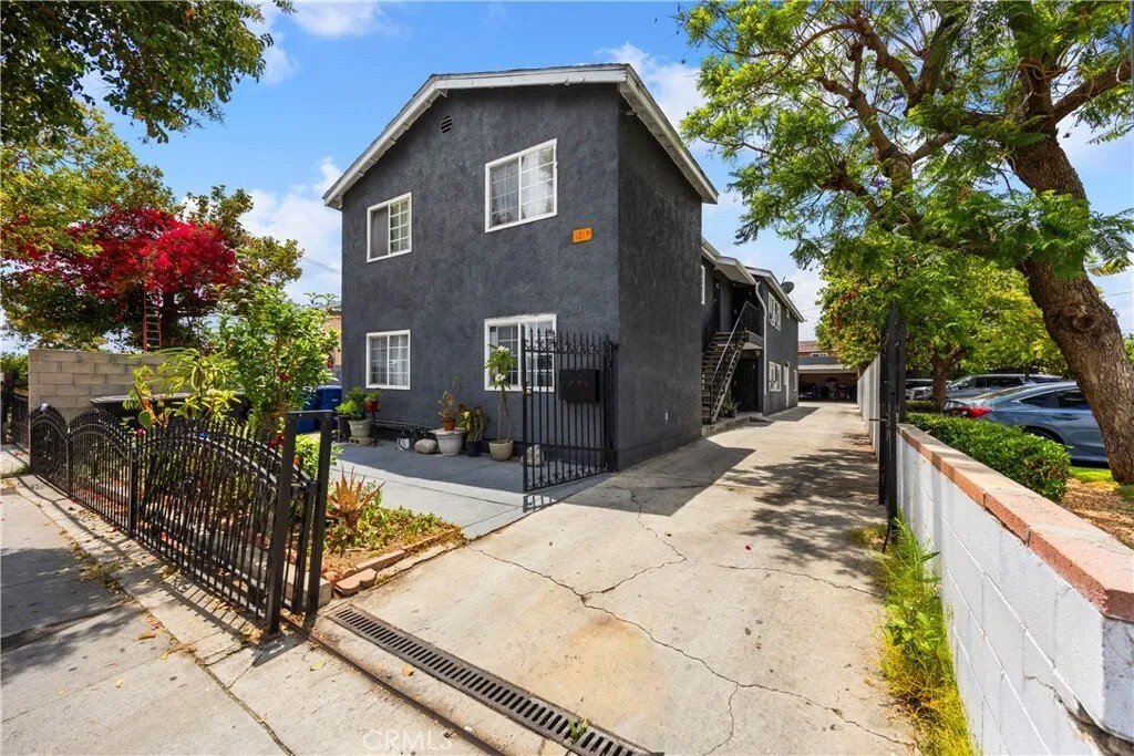 Los Angeles, California, United States 1 - 18264913