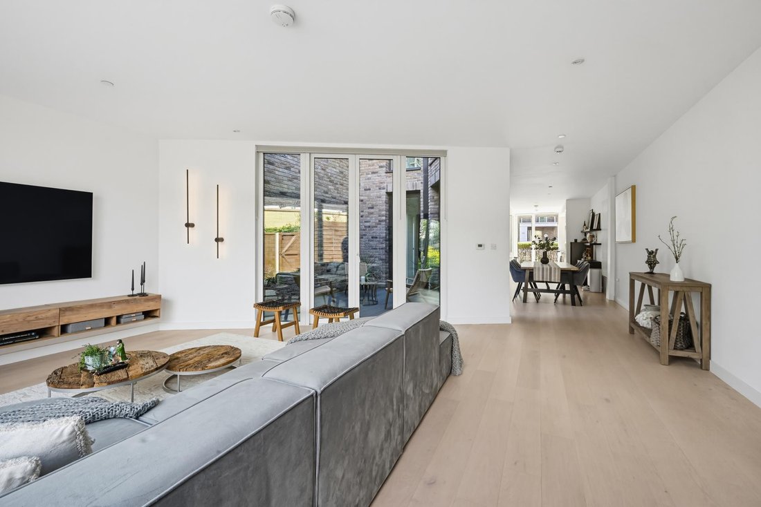 Townhouse in Victoria Docks, Newham, England 2 - 18265384