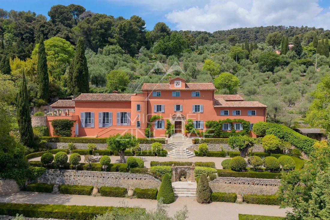 Estate in Grasse, Provence-Alpes-Côte d'Azur, France 1 - 11555262