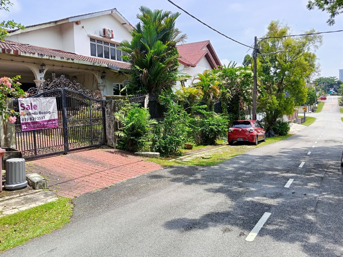 Petaling Jaya, Selangor, Malaysia 3 - 18260661