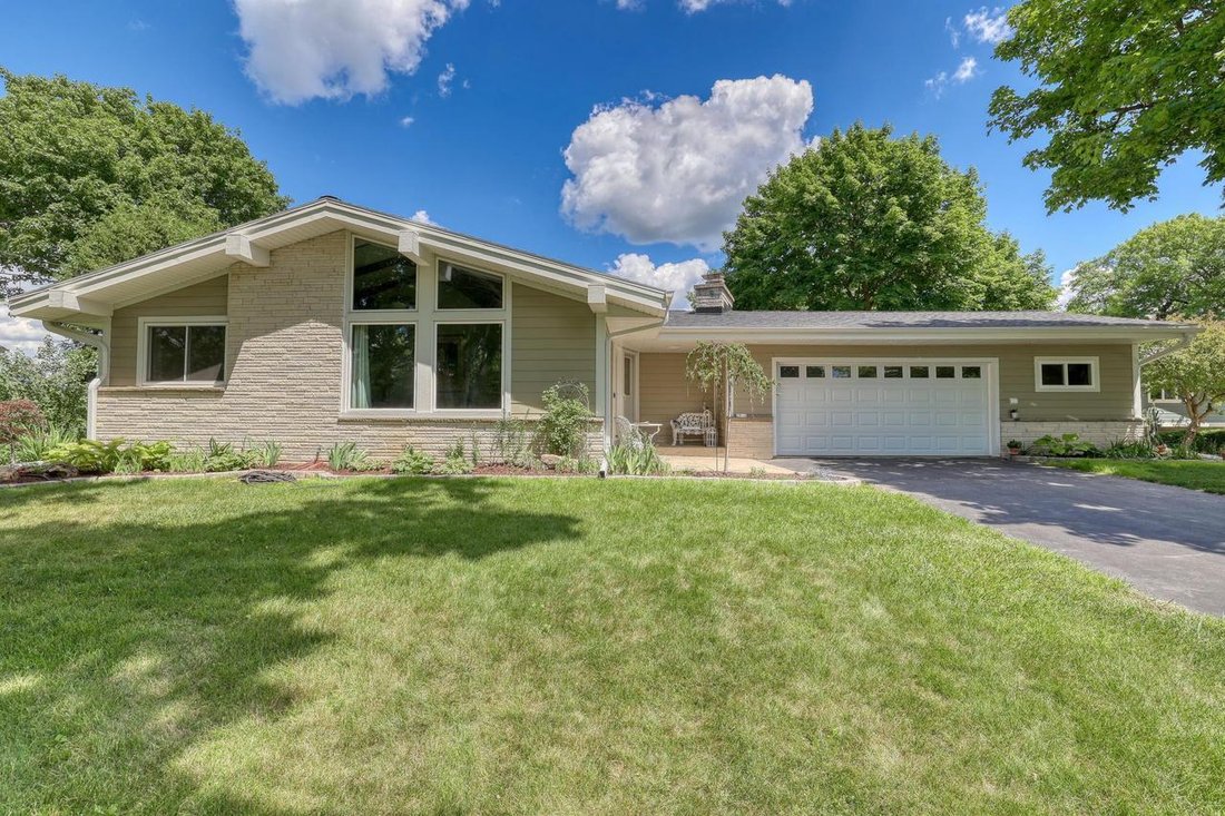 House in Delafield, Wisconsin, United States 3 - 18078966