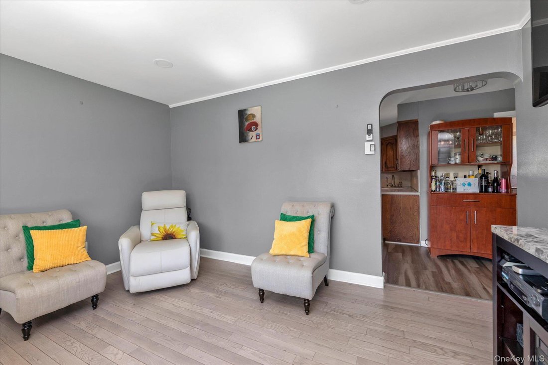 House in Elmont, New York, United States 4 - 18261672