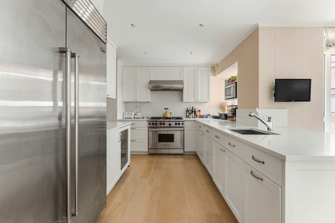 Condo in New York, New York, United States 5 - 18256206