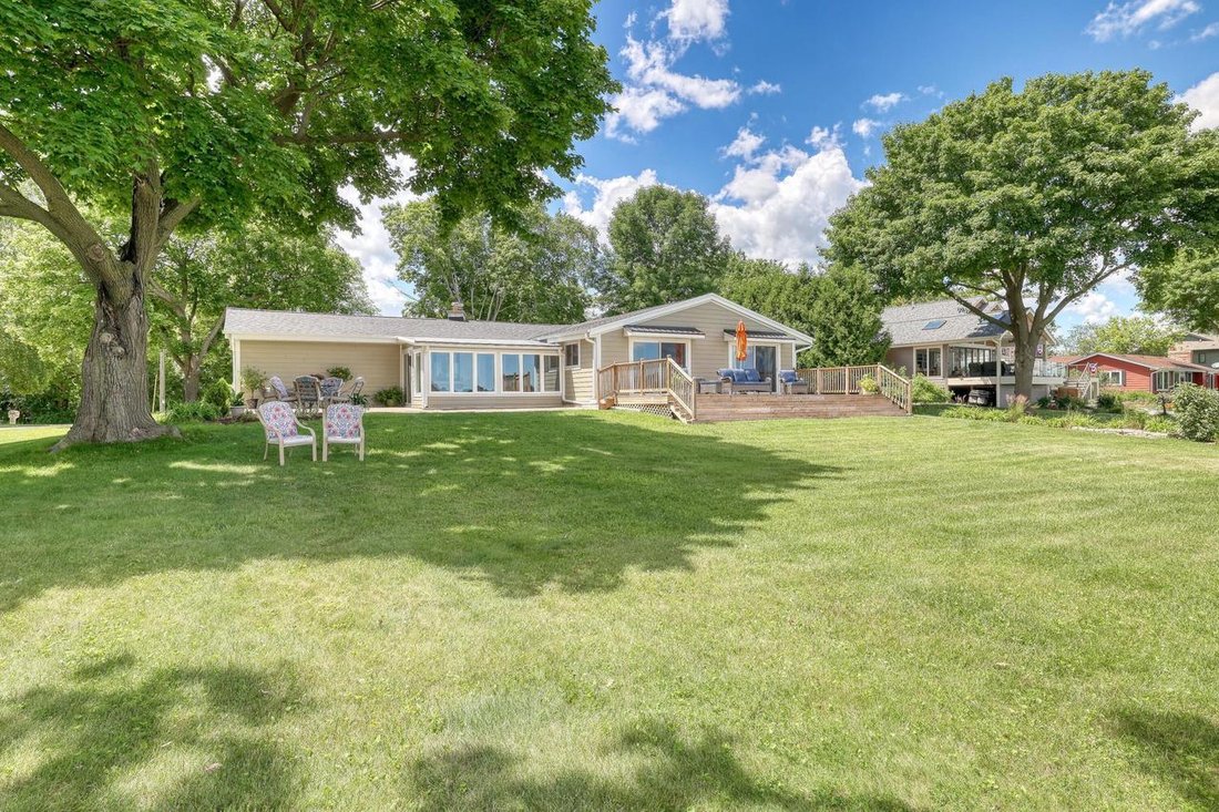 House in Delafield, Wisconsin, United States 4 - 18078966