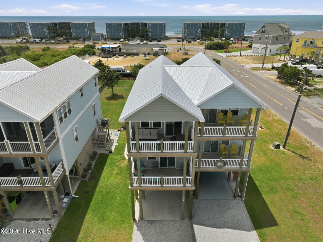 Townhouse in North Topsail Beach, North Carolina, United States 1 - 18260705