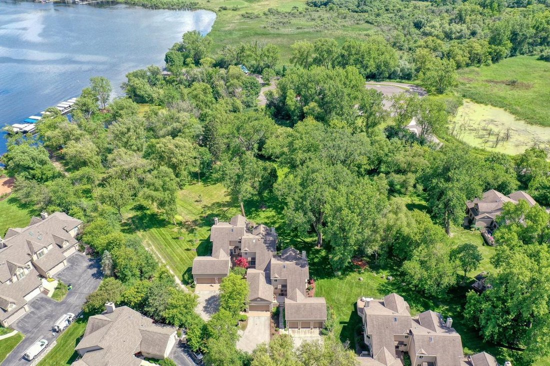 Condo in Pewaukee, Wisconsin, United States 3 - 18207452