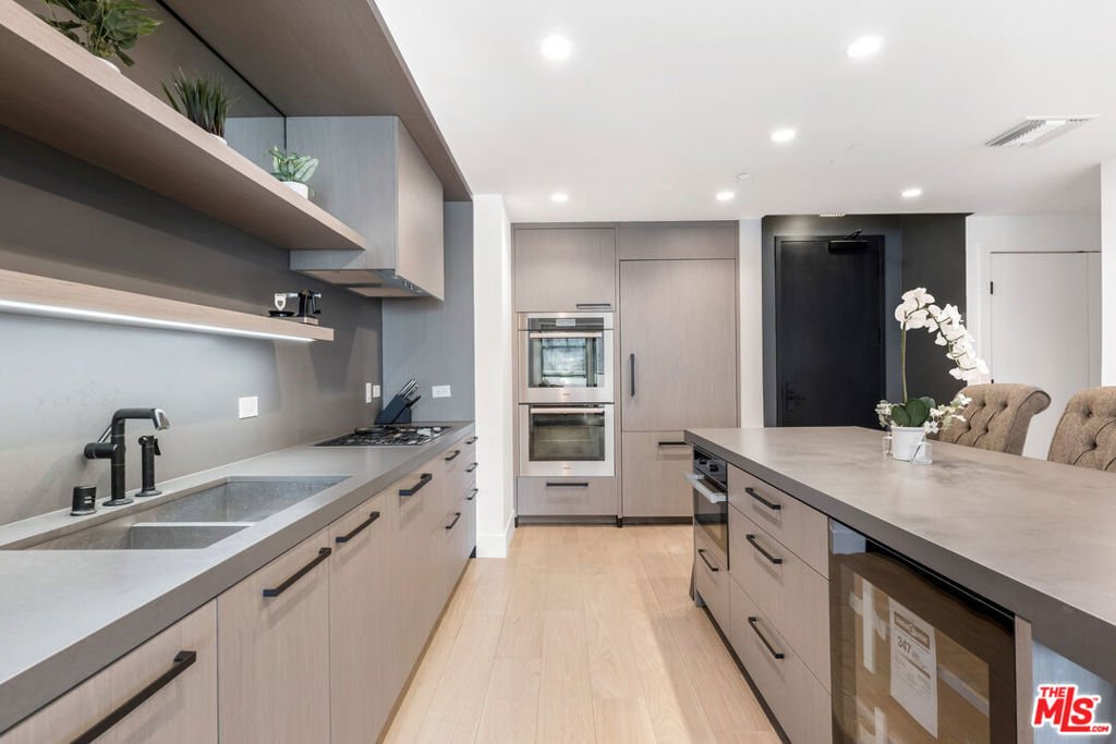Condo in Los Angeles, California, United States 4 - 18263660