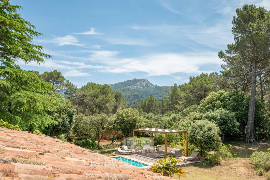 Estate in Saint-Marc-Jaumegarde, Provence-Alpes-Côte d'Azur, France 3 - 18261241