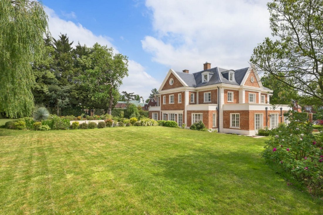 House in Hampstead Garden Suburb, Barnet, England 1 - 18266127