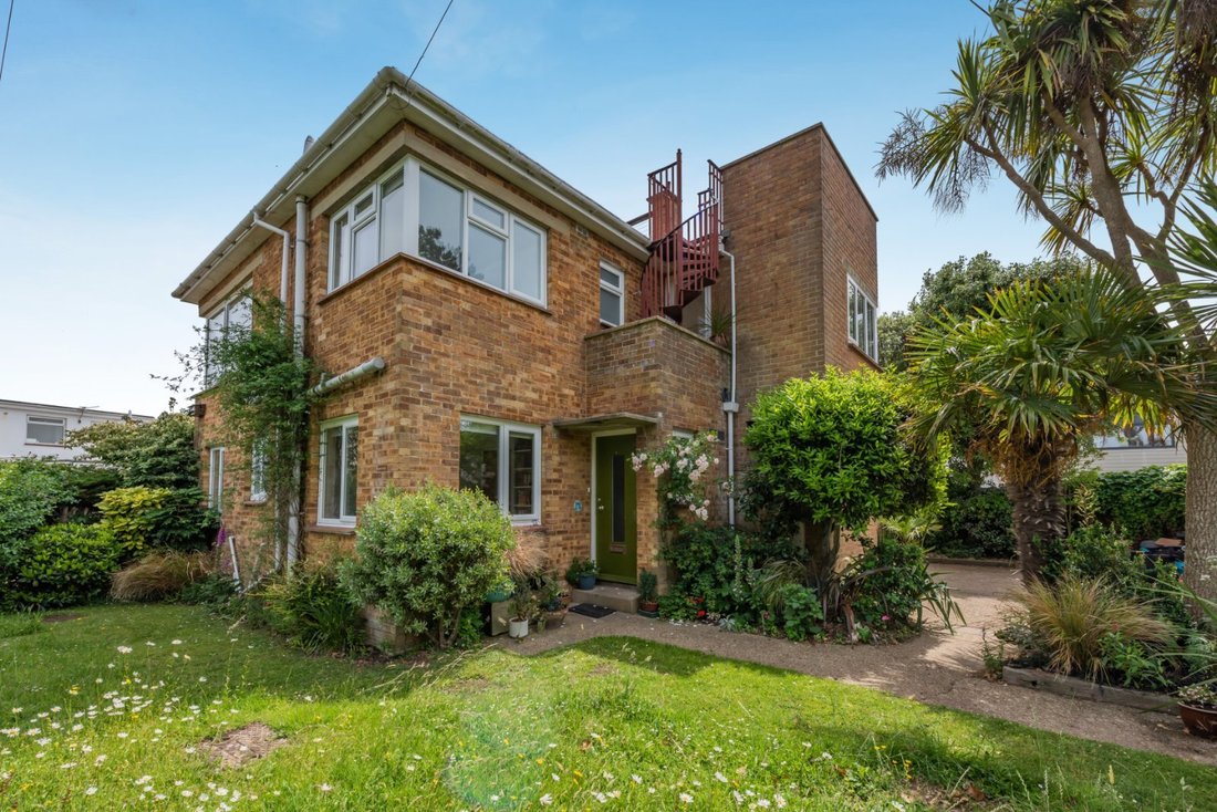 House in Hayling Island, England 5 - 18261594
