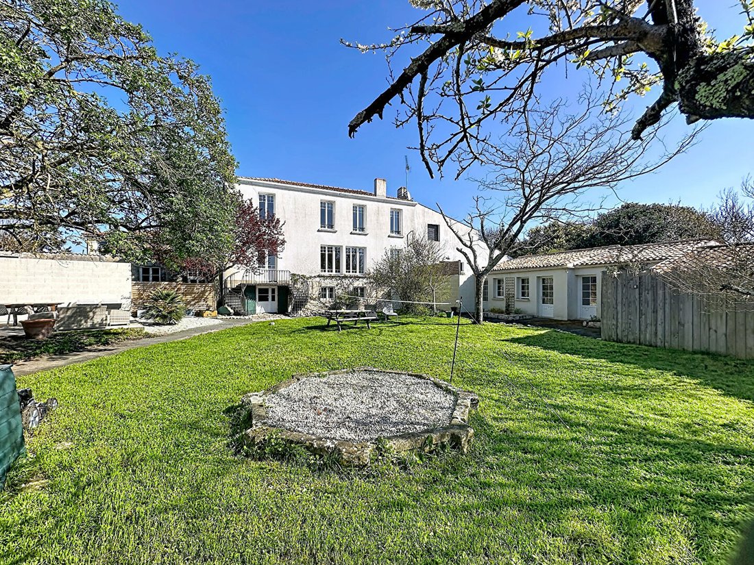 House in Puilboreau, Nouvelle-Aquitaine, France 1 - 12685674