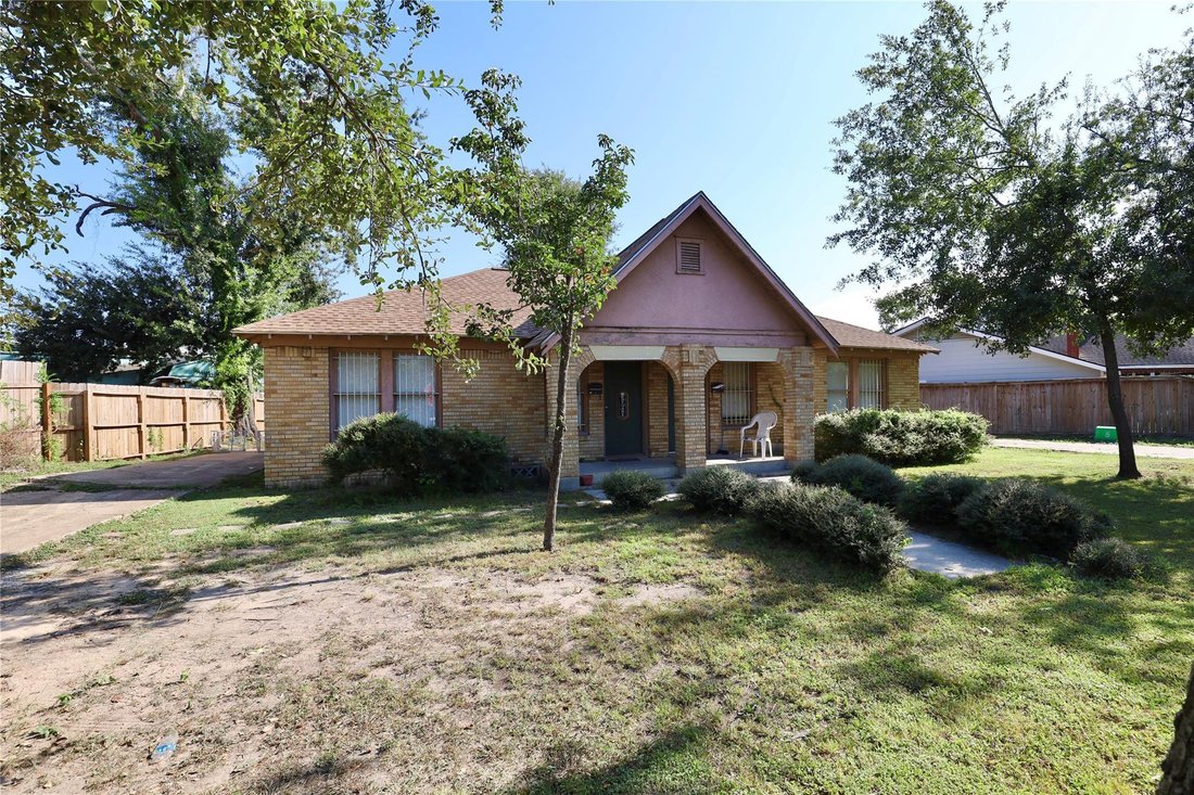 Houston, Texas, United States 3 - 18265060