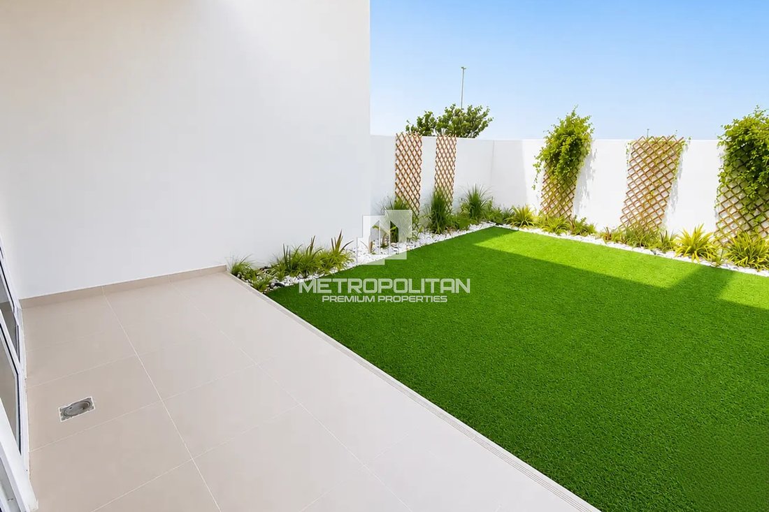 Townhouse in Damac Hills 2, Dubai, United Arab Emirates 3 - 18262328