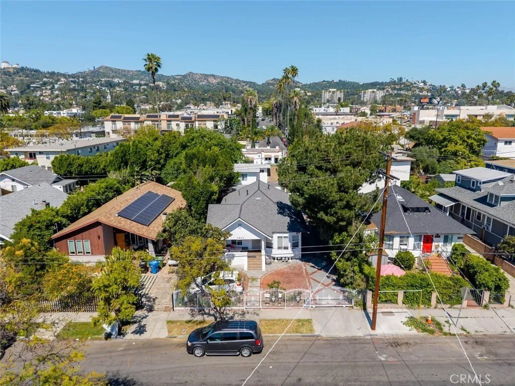 Los Angeles, California, United States 2 - 18264833