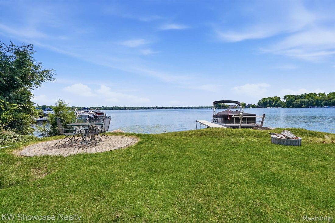 House in Walled Lake, Michigan, United States 2 - 18263074