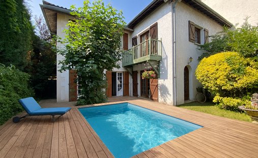 Villa in Jean Moulin, Le Bouscat, France 1