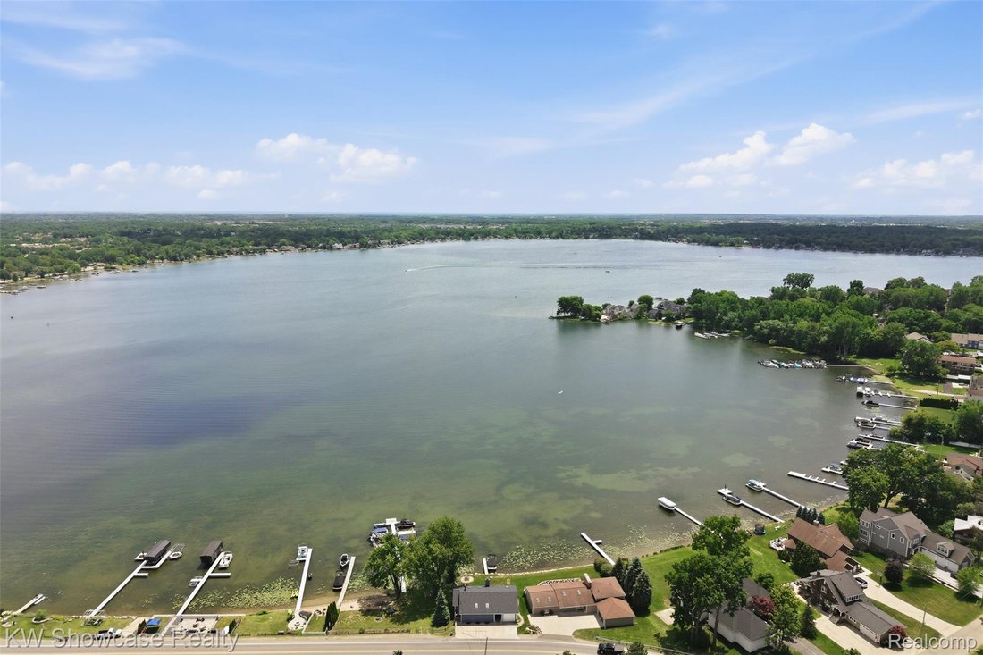 House in Walled Lake, Michigan, United States 3 - 18263074