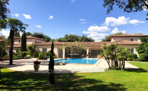 Villa in Centre Ville, Castries, France 1