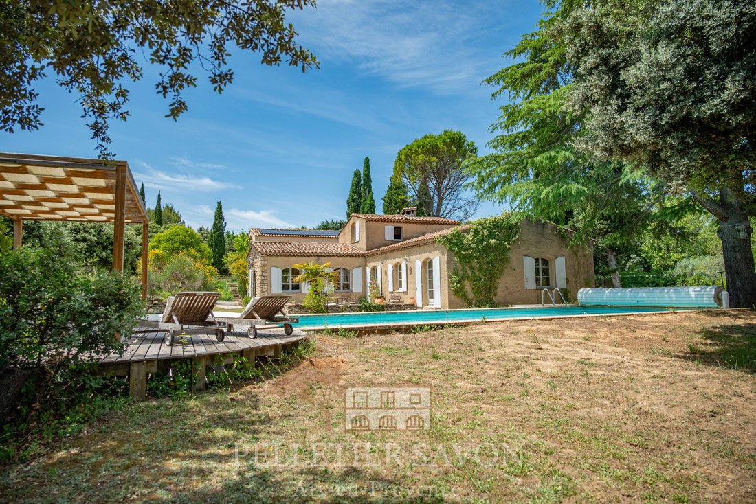 Estate in Saint-Marc-Jaumegarde, Provence-Alpes-Côte d'Azur, France 2 - 18261241