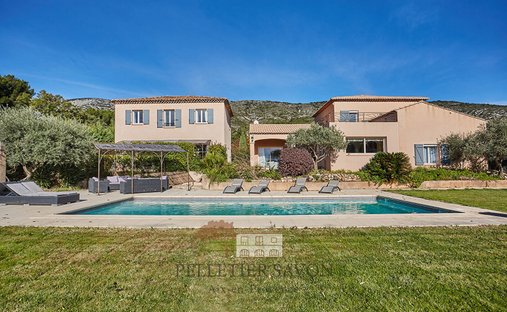 Estate in Granettes-Jauberte-Sainte Anne, Aix-en-Provence, France 1