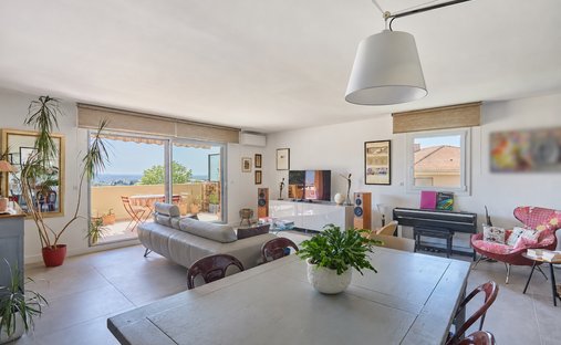Apartment in Granettes-Jauberte-Sainte Anne, Aix-en-Provence, France 1