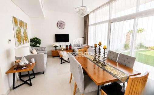 Townhouse in Damac Hills 2, Dubai, United Arab Emirates 1