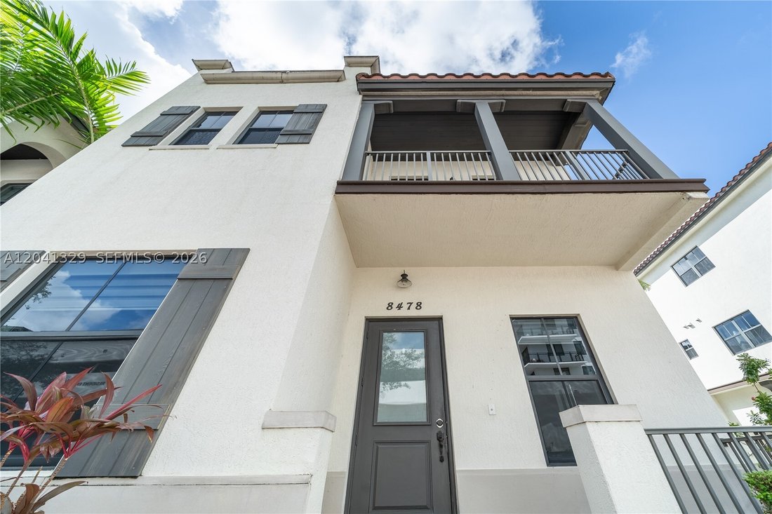 Condo in Miami Springs, Florida, United States 3 - 18264360