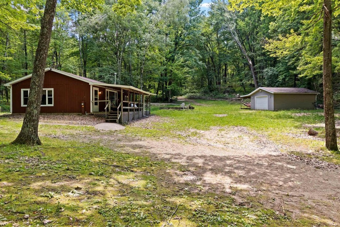 House in Waupaca, Wisconsin, United States 4 - 18263542