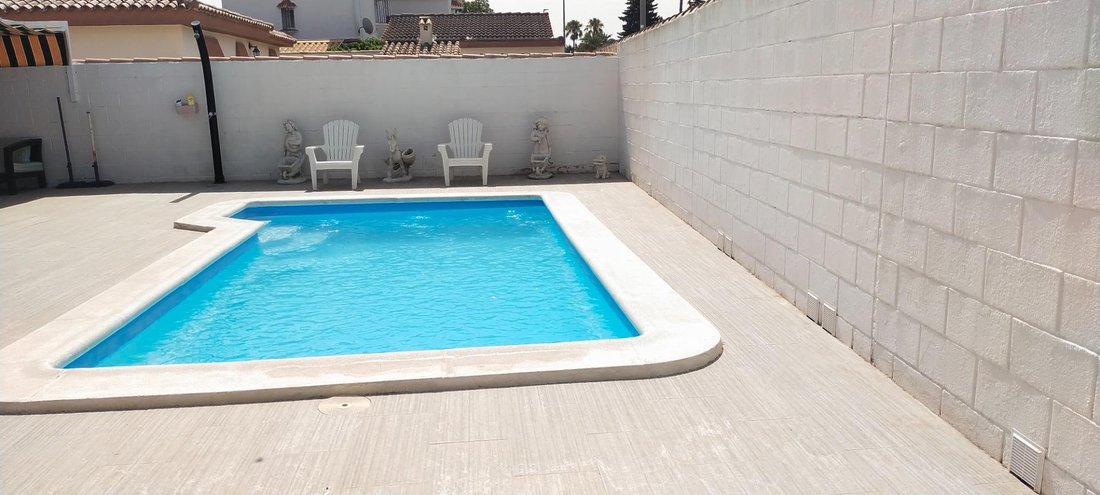 Villa in Chiclana de la Frontera, Andalusia, Spain 1 - 16983981