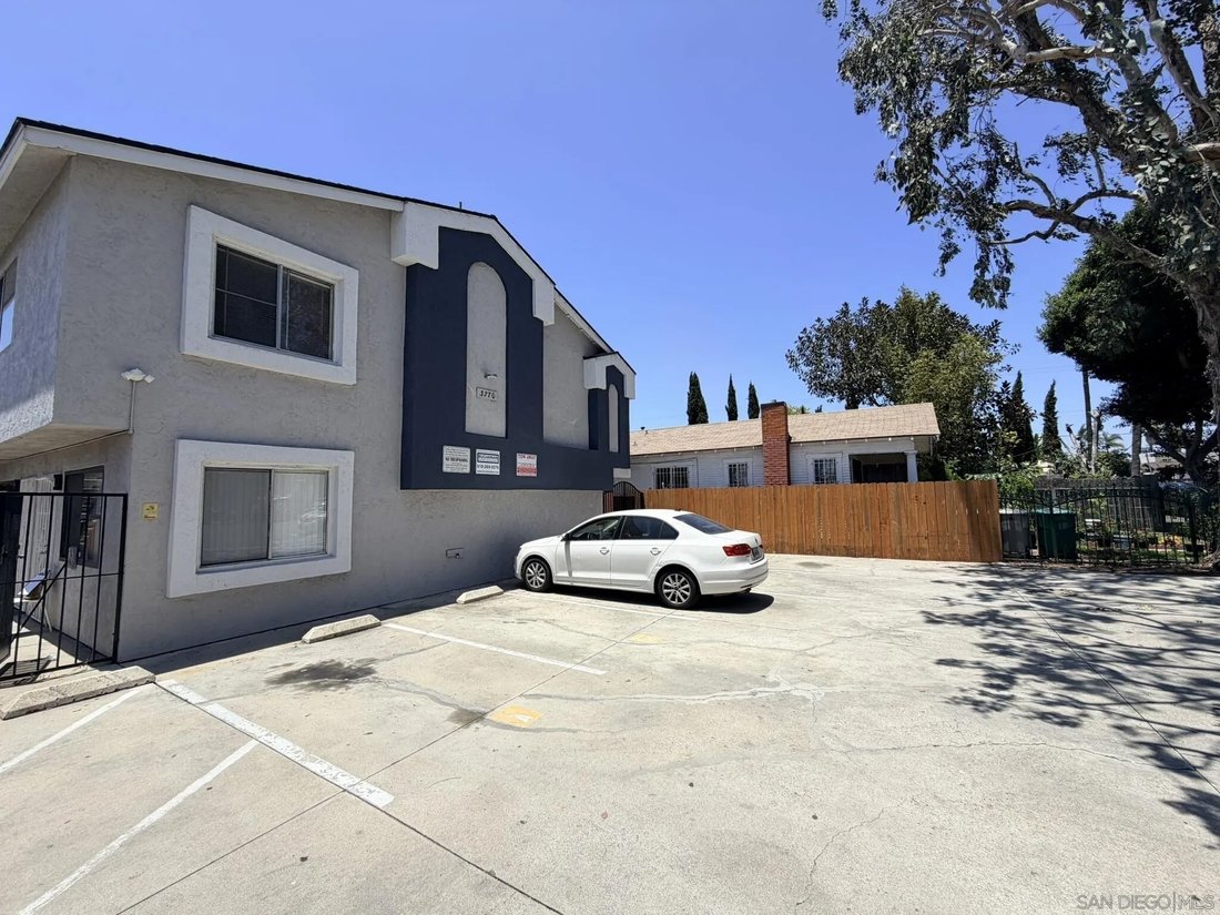 San Diego, California, United States 2 - 18265582