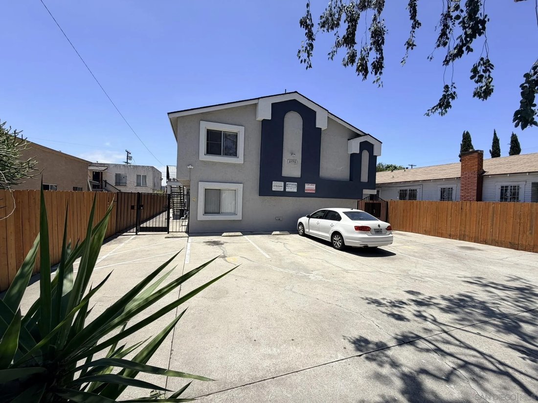 San Diego, California, United States 1 - 18265582