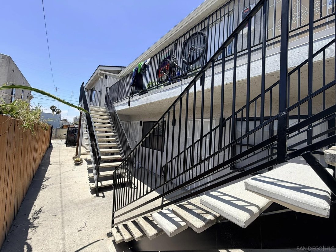 San Diego, California, United States 3 - 18265582