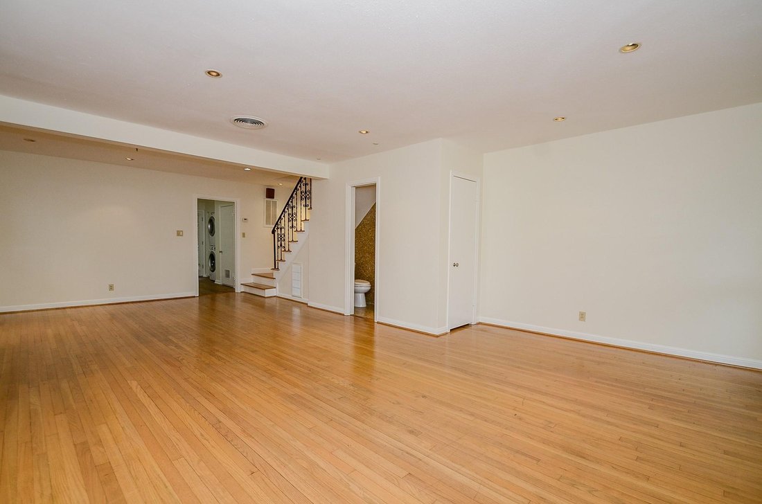 Houston, Texas, United States 3 - 18265934