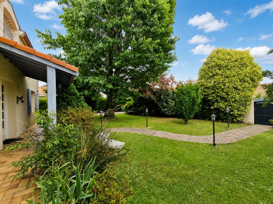 House in Mérignac, Nouvelle-Aquitaine, France 1 - 18265794