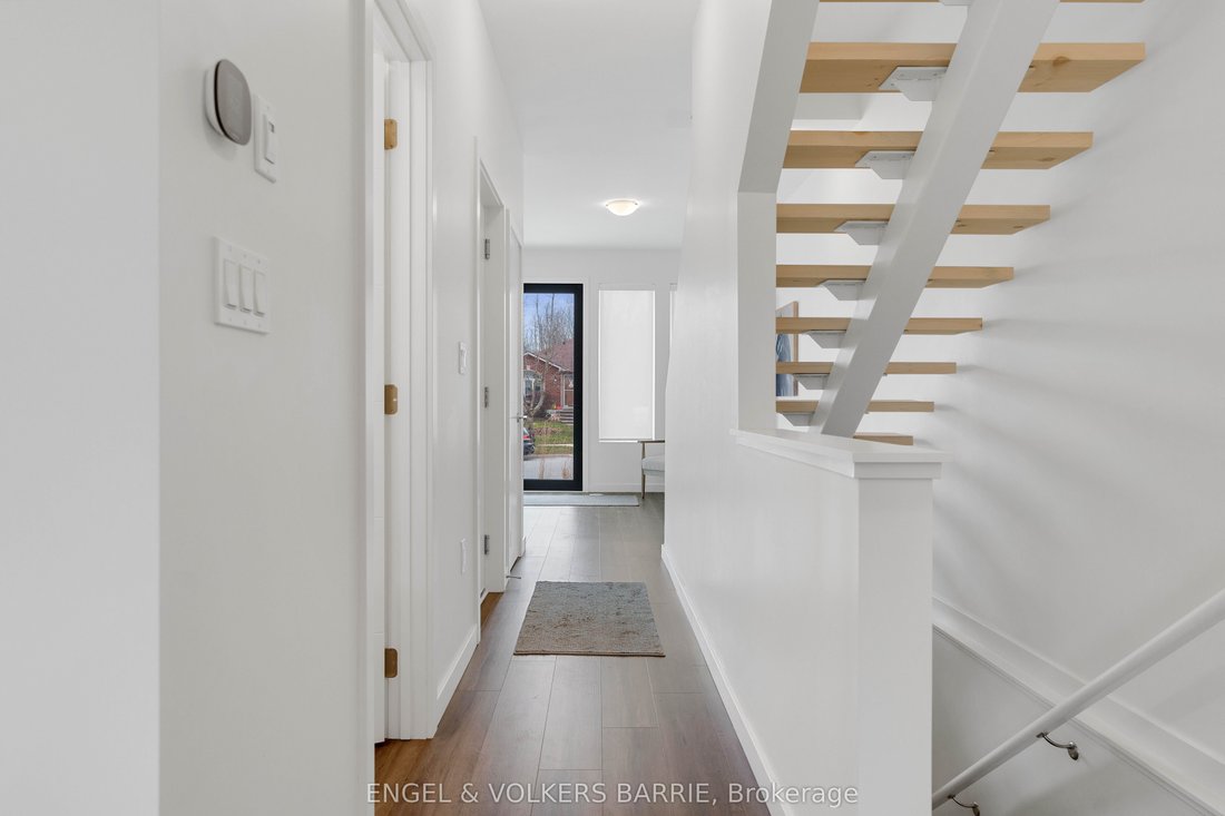 House in Barrie, Ontario, Canada 5 - 18266181